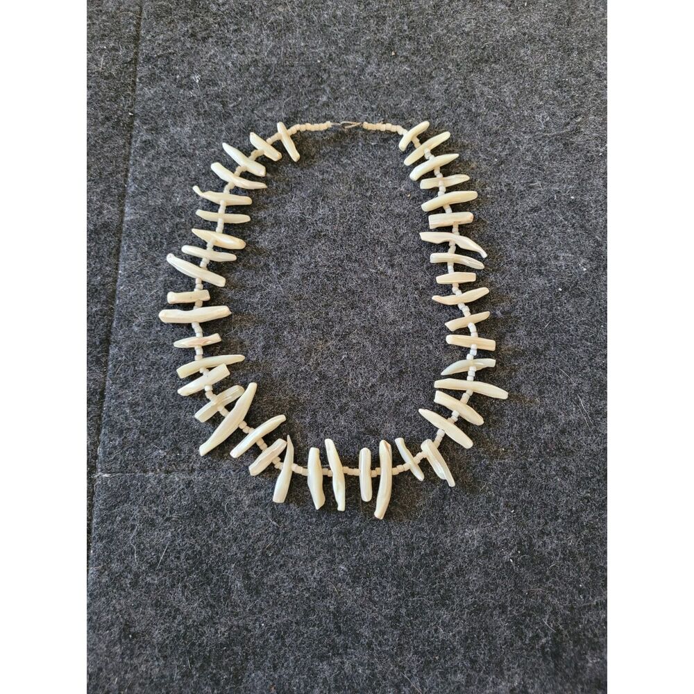 Vintage White Coral Necklace In excellent condition